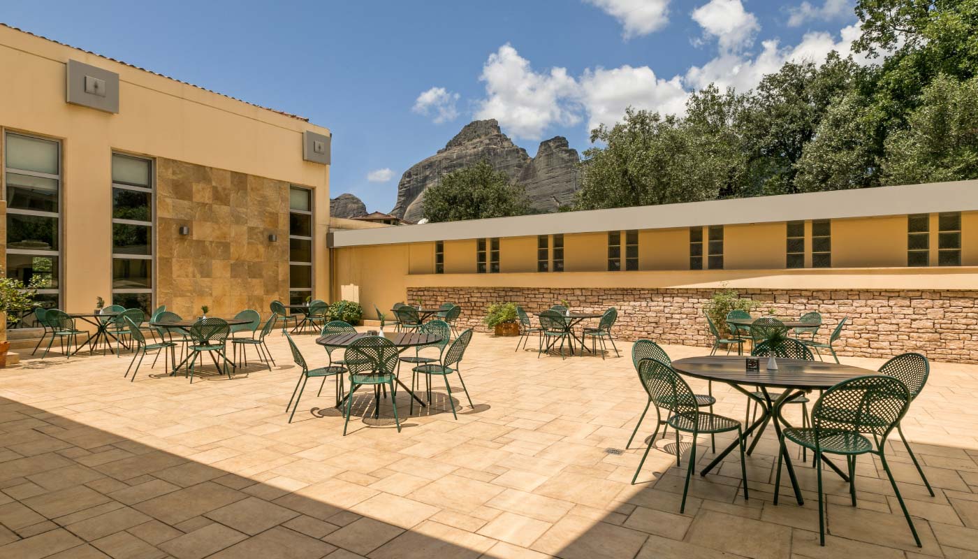 Divani Meteora - outdoor cafe